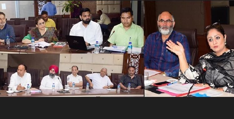 Dr. Hina Shafi Bhat chairs meeting to explore possibilities of setting up Khadi Clusters in far-flung areas of J&K