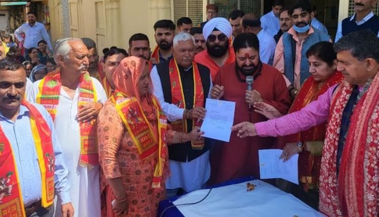 Jugal, Purnima flag off Dev Darshan Yatra from Gadha Dhar Temple