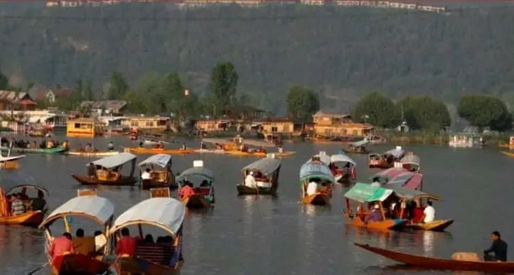 J&K Records 4.40 Crore Tourists in Two Years, ₹35.08 Crore Spent on Promotion, 1.20 Lakh Foreigners in Two Years: CM