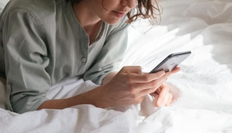 FROM ONLINE LEARNING TO MINDLESS SCROLLING