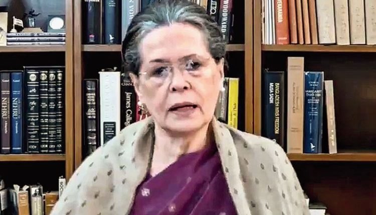 For calling Sonia Gandhi a "vishkanya," the Cong wants Yatnal be expelled