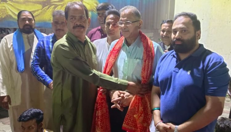 Mughals were looters, glorification pointless: Kavinder