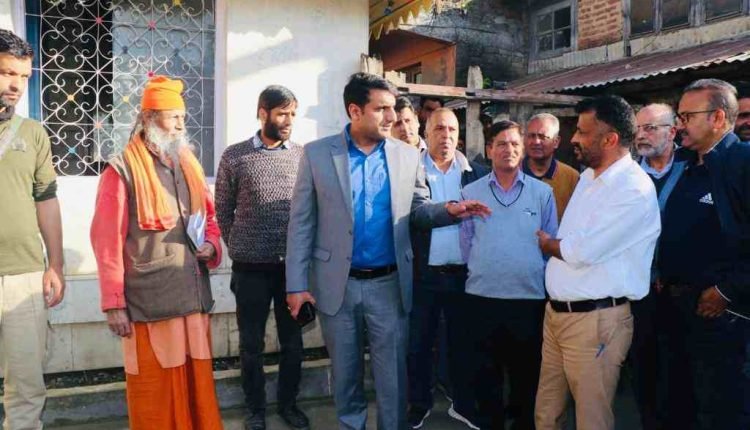 DC Srinagar visits Narayan Mutt Tulsibagh to assess measures for Restoration of Temple Architecture/heritage