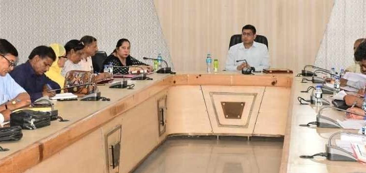 Teachers are the backbone of education system: DDC Kundal reviews staff enrolment and attendance in Rajouri schools