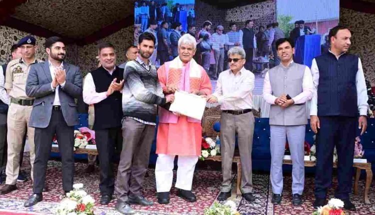 Lt Governor Manoj Sinha Addresses Kisan Sampark Abhiyan, Emphasizes Inclusive Growth in Agriculture Sector