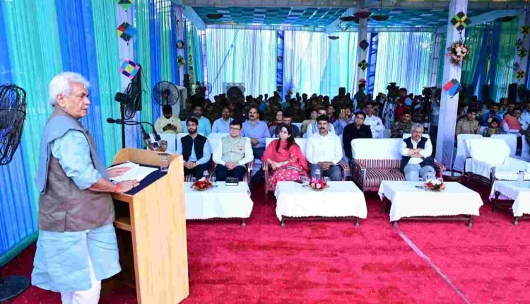 Raj Bhawan hosts people of Gujarati & Maharashtrian origins living in J&K