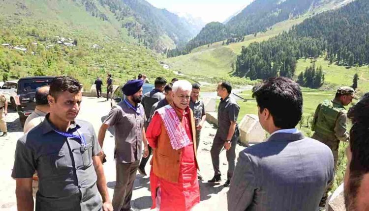 Lt Governor interacts with residents, tourists & shopkeepers at Pahalgam’s main market