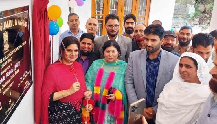 DC conducts extensive tour of Block Mahore; inspects ongoing developmental works