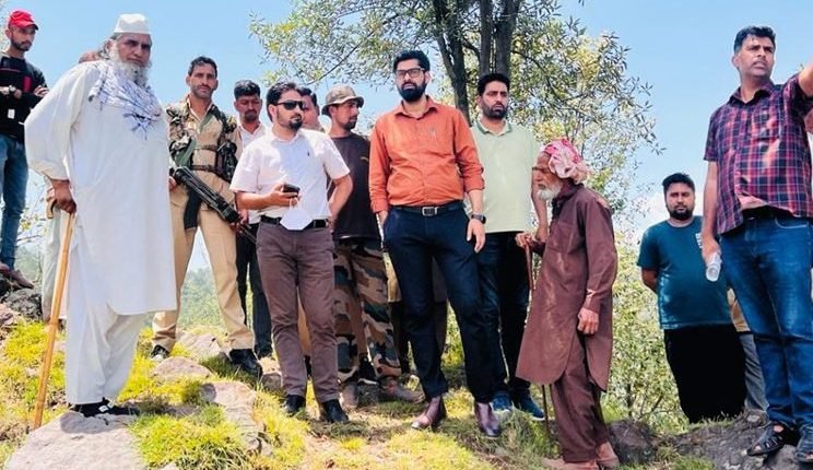 SDM Mendhar conducts tour of Rasiyar Panchayat Upper Mankote to assess issues of public importance