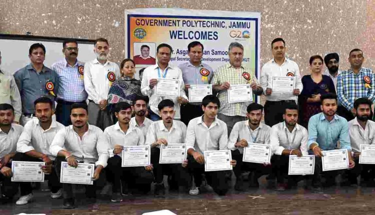 The two-day workshop on 'Electric Vehicle' held at Government Polytechnic Jammu concluded here today with Principal Secretary,