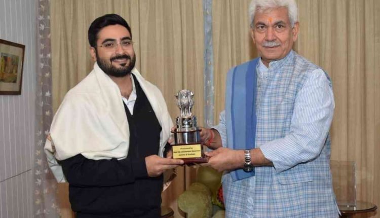 Lt Governor Shri Manoj Sinha lauds Akshay Labroo's commitment to duty