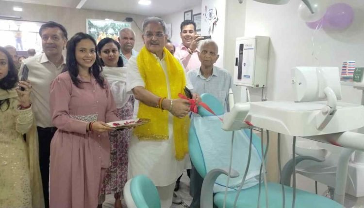 Kavinder asks youths to become job providers & not job seekers;Inaugurates Super Smiles Dental Clinic