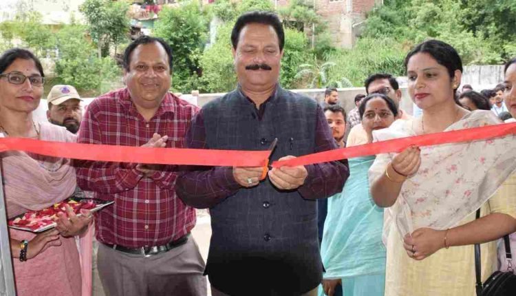 Chairperson DDC inaugurates mega job fair cum awareness programme at Udhampur