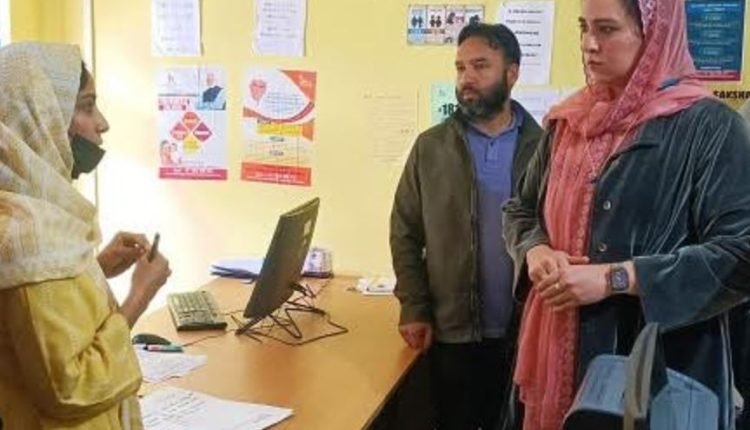 DC B'la inspects OSC/ DHEW Khawaja Bagh;Reviews functioning of both Centers, interacts with Staff