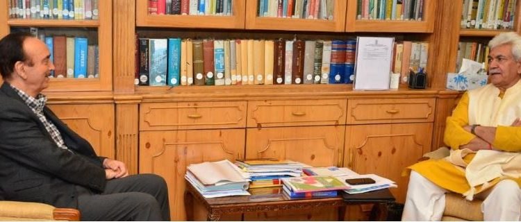 Ghulam Nabi Azad calls on Lt Governor Manoj Sinha 