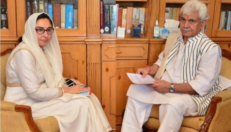 Dr. Darakhshan Andrabi calls on Lt Governor Manoj Sinha 
