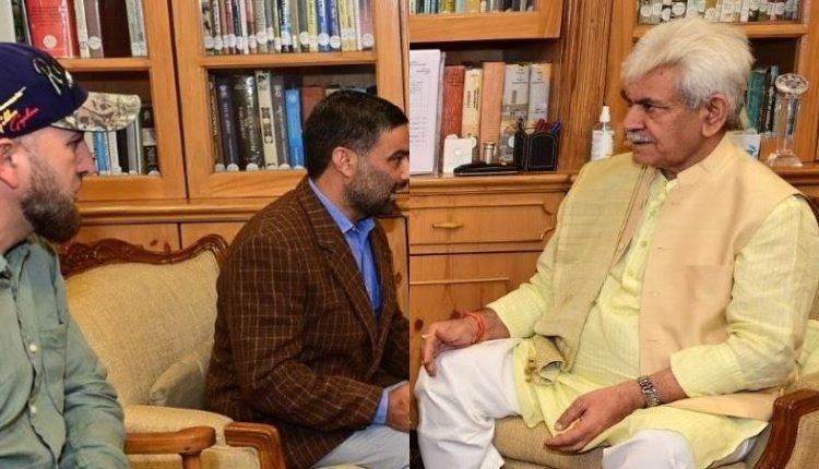Vice Chairperson, District Development Council, Kupwara meets Lieutenant Governor to discuss development issues