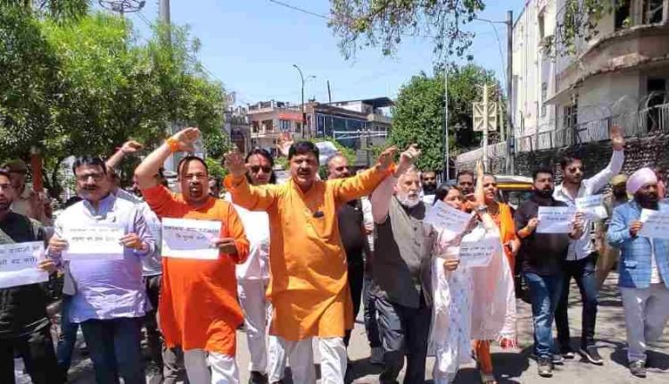 Shiv Sena launches countrywide movement for free registration, toll waiver for Amarnath Yatris