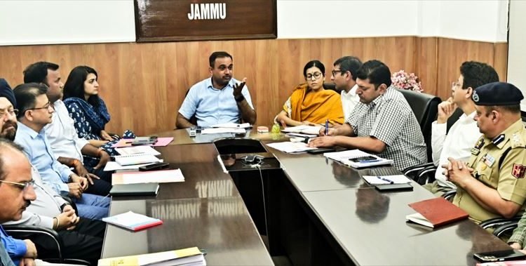 Div Com reviews progress on development works executed in Bahu Fort area under Smart City Project