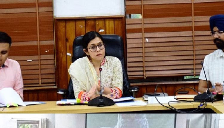 DC Jammu Avny Lavasa  reviews functioning of Revenue Department
