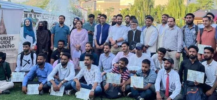 10 day-long intensive training programme for Tourists Guides concludes at TRC