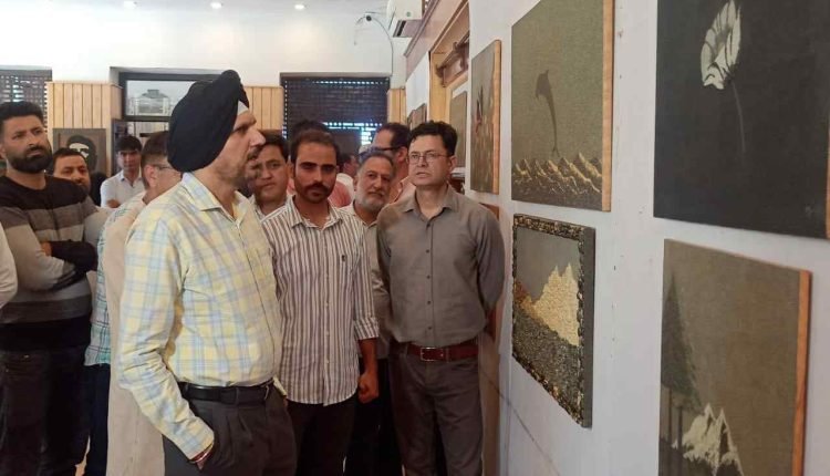 Commissioner Secretary Vikramjit Singh Inaugurates Stone Art Exhibition, Showcasing Kashmir's Craftsmanship