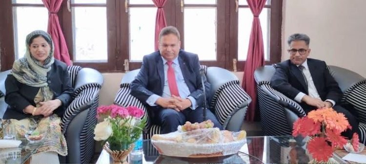 Justice Wasim visits Kupwara; reviews functioning of District Court Complex