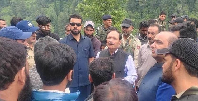 Advisor Bhatnagar visits Naranag, Ganderbal ;Assesses development needs, interacts with PRI representatives, locals