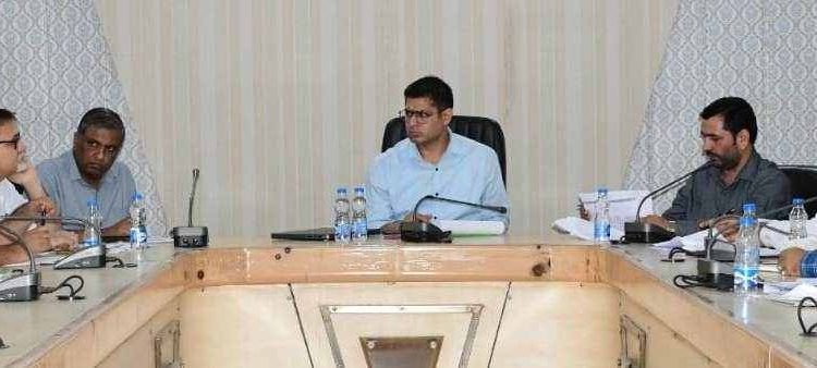 DC reviews implementation of Swachh Bharat Mission (G) work Plan in Rajouri district