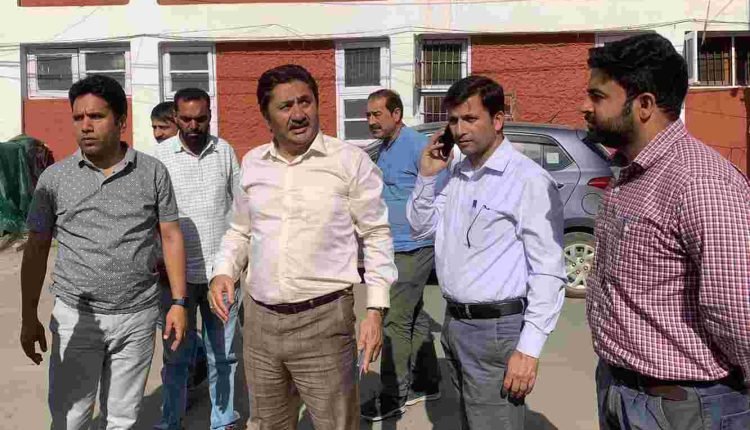 Director Estates inspects works on residential complexes