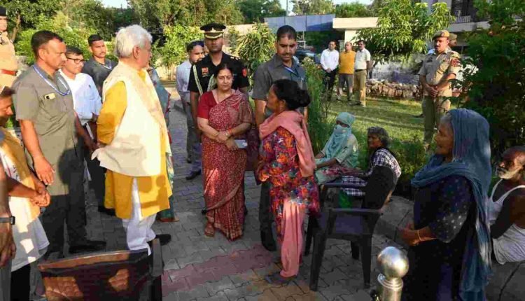 Lt Governor makes surprise check of Shelter Home for Urban Homeless at Jammu
