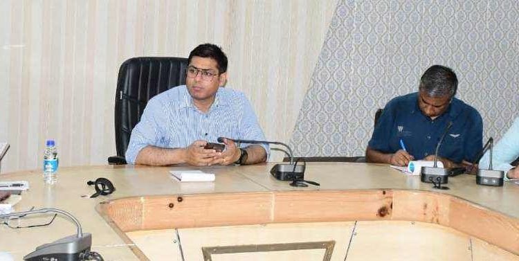 DC Rajouri holds phone-in program to address public grievances