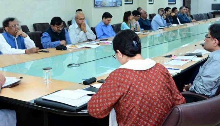 LG’s Mulaqaat : Lt Governor interacts with citizens who had filed complaints on JKIGRAMS