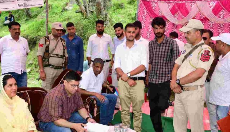 Weekly Block Diwas: DC Rajouri listens to people's issues at Ladhote panchayat