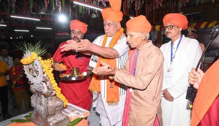 J&K LG Flags off First Batch of Amarnath Pilgrims from Jammu Base Camp