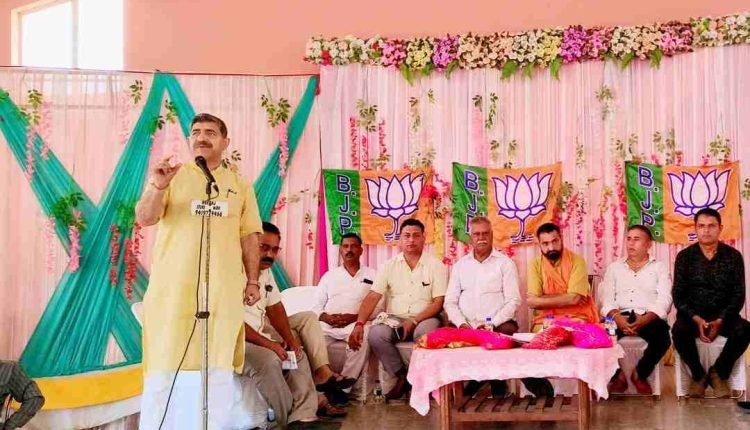 Jugal interacted with Farmers,attends Labharthi Sammellan in Marh Constituency  