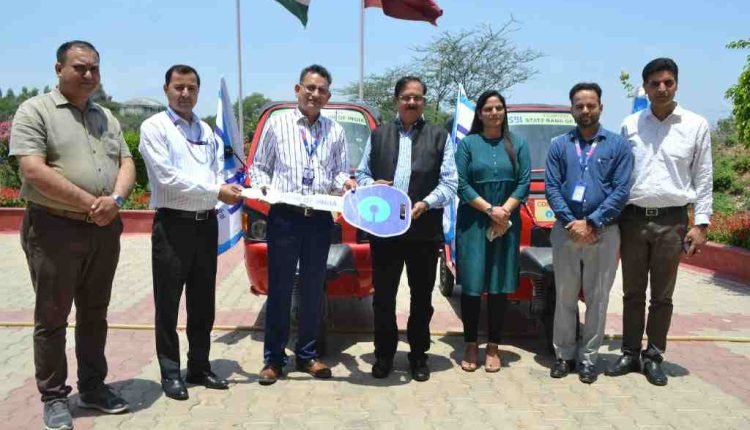SBI donates e-rickshaws to Central University of Jammu