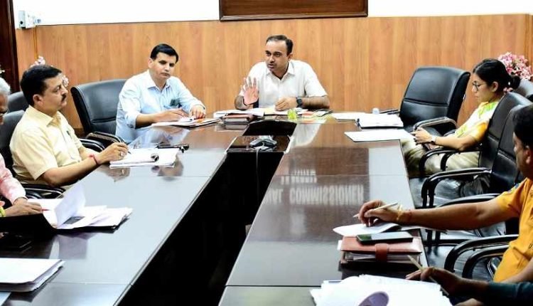 Div Com JammuRamesh Kumar reviews land issues of Industries department