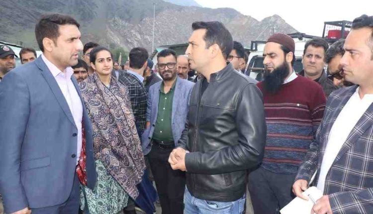 DC Srinagar visits Yatra Transit Camp Panthachowk to oversee preparations for annual Shri Amarnath Ji Yatra-2023