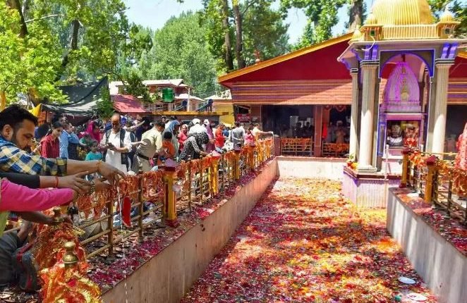 Dr. Karan Singh Enhances the Splendor of Mata Kheer Bhawani by Gold-Plating the Crowns