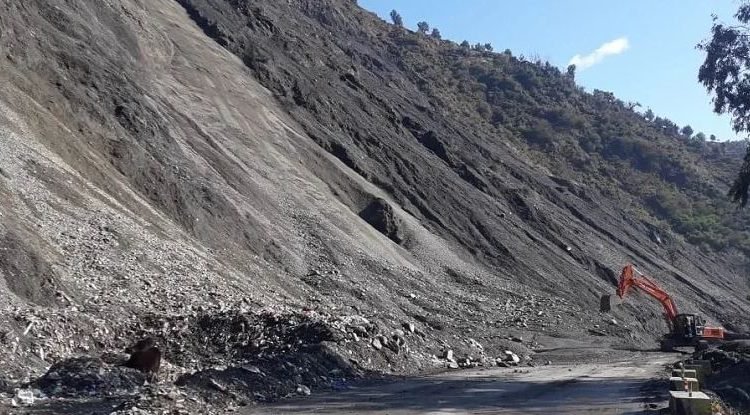 Major Clearance Efforts Underway After Landslide Hits Jammu-Srinagar Highway