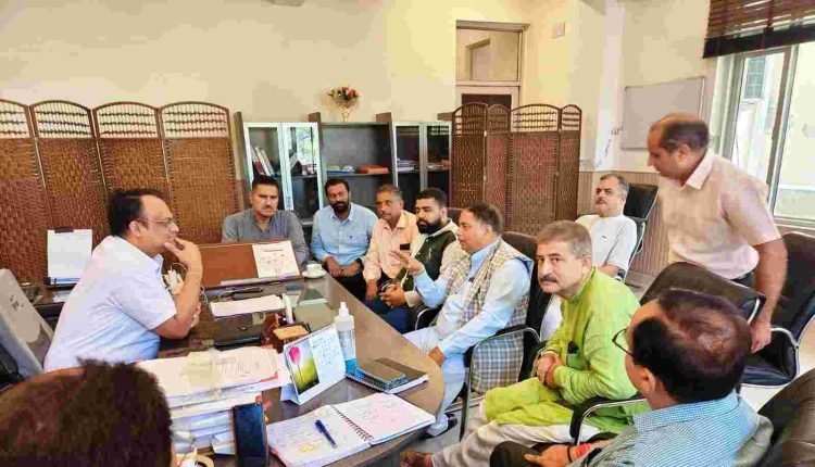 Sat raises issues of Public concerns with MD JPDCL