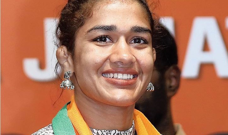 Babita Phogat Slams Sakshee Malikkh, Labels Her a "Puppet in the Hands of Congress"