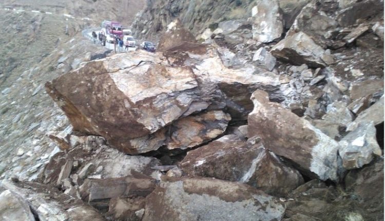 Massive Rockslide Causes Road Closure in Hasti Area of Kishtwar