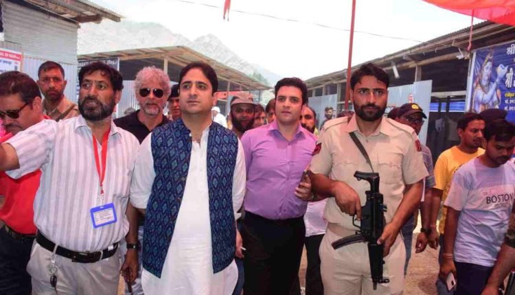 Mayor of Srinagar visits Pantha Chowk Yatra Camp;Reviews arrangements for smooth conduct of the yatra