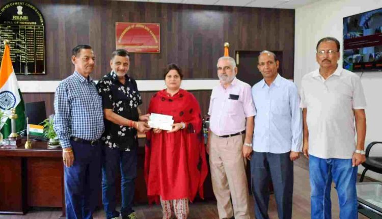 Senior Citizens Welfare Forum Katra contributes towards Red Cross Fund
