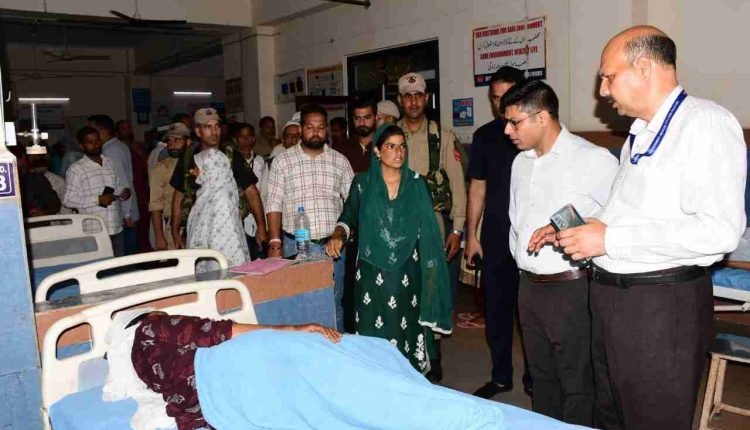 Deputy Commissioner meets  injured passengers in District Hospital Kheora