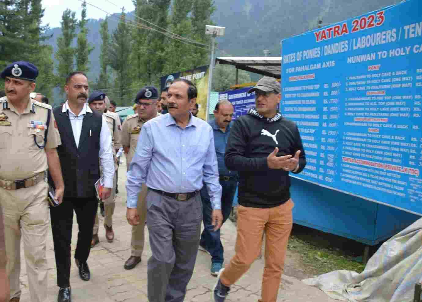 Advisor Bhatnagar visits Nunwan Base camp, reviews arrangements for ongoing Shri Amarnathji Yatra