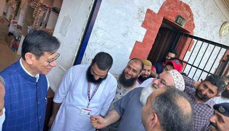 Chief Justice visits Central Jail Srinagar, assesses quality of legal aid services for prisoners
