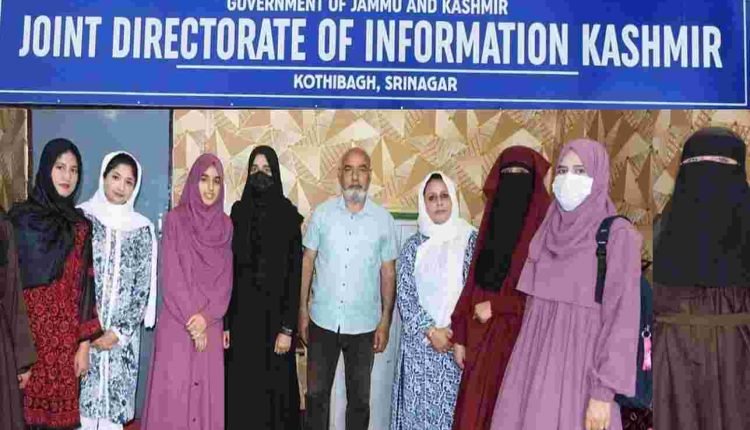 Women`s Polytechnic students complete Training course at DIPR